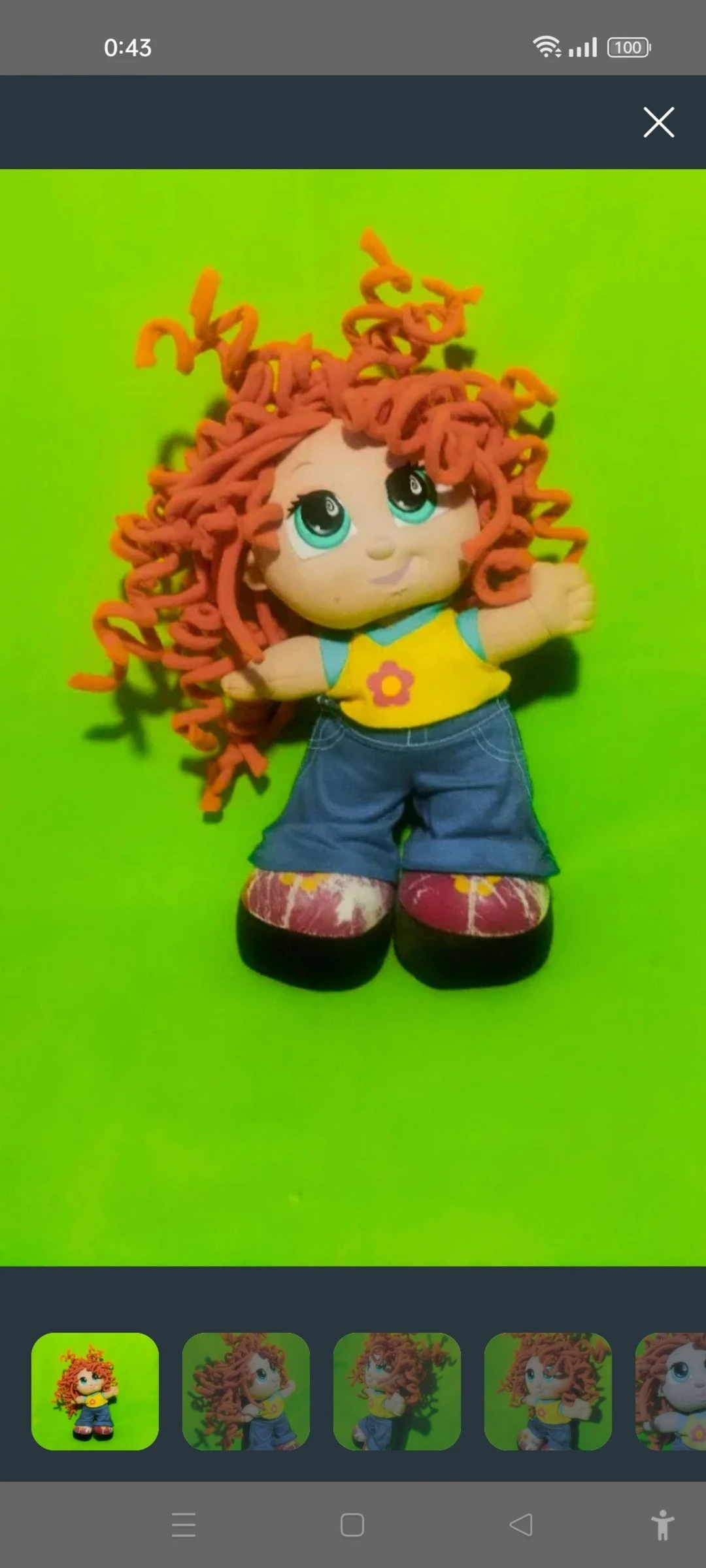Muñeca Curly Qs